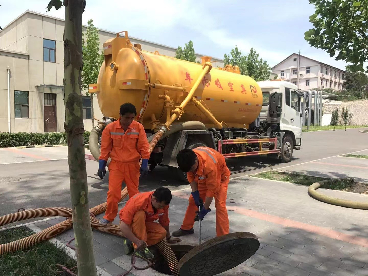 平舆化粪池清理与5-8吨吸粪车施工效率分析